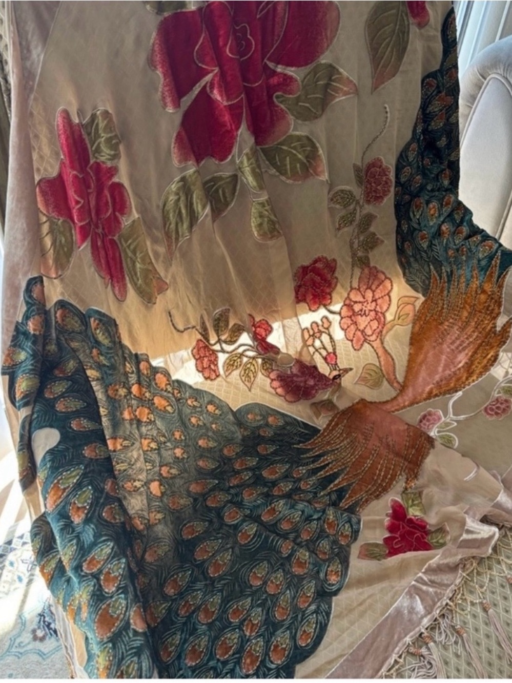 🔴 Elegant Peacock Embroidered
Shawl - Picture 11 of 15